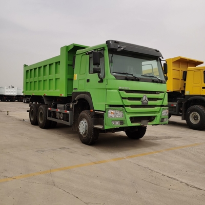 Camión cisterna de combustible de 300L Sinotruck HOWO 6X4 Camión cisterna de 10 ruedas para sus necesidades de construcción