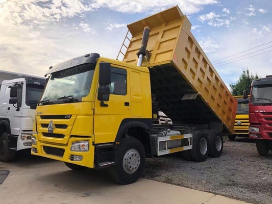 HOWO 6X4 25 toneladas camión de 30 toneladas con un dormitorio y 300 litros de capacidad de tanque de combustible