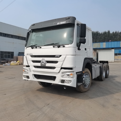 10f 2r Velocidades usadas Sinotruck Tanzania Tractor Head Truck / Prime Mover para el beneficio