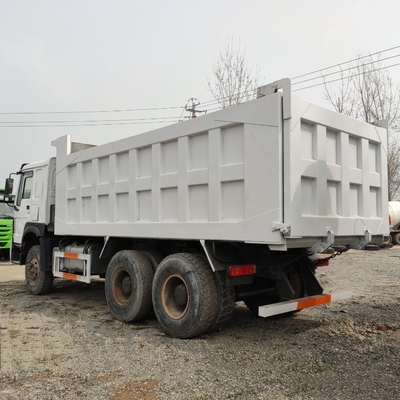 Sinotruck 375HP HOWO 6X4 Camión de remate usado en Europa con levantamiento hidráulico de remate ventral