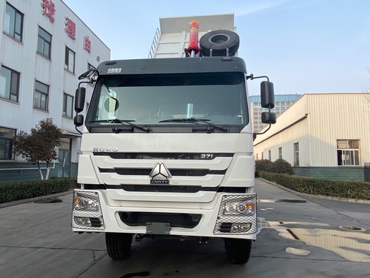 6X4 Sinotruk HOWO 10 neumáticos camión de arena de volumen camión de descarga con tanque de combustible de 300L