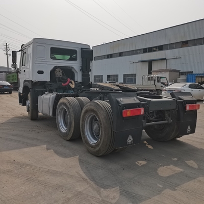 6X4 HOWO Road Man Tractor Head Truck para África 2016 año Cummins Isme 420 motor