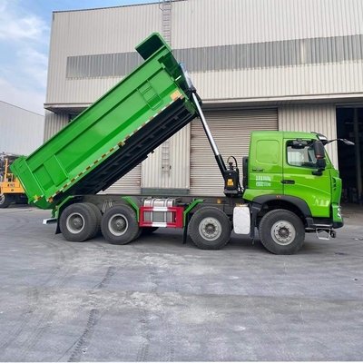 30cbm Sinotruk HOWO Condición 8X4 Camión de remate para el transporte de piedra grande y arena