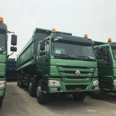 30cbm Sinotruk HOWO Condición 8X4 Camión de remate para el transporte de piedra grande y arena