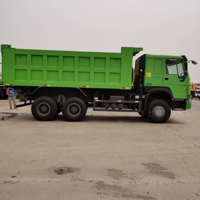 Camión cisterna de combustible de 300L Sinotruck HOWO 6X4 Camión cisterna de 10 ruedas para sus necesidades de construcción