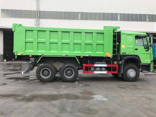 Camión cisterna de combustible de 300L Sinotruck HOWO 6X4 Camión cisterna de 10 ruedas para sus necesidades de construcción