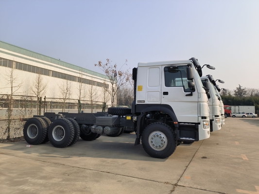 HW19710 caja de cambios Sinotruk HOWO de trabajo pesado con accionamiento a mano derecha Camión tractor con un dormitorio