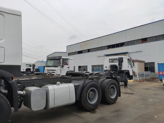 Cabeza de camión tractor HOWO usado con capacidad de carga de 40-60 toneladas y capacidad del motor &gt; 8L