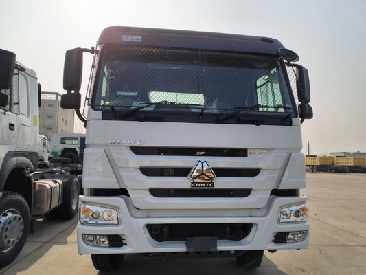 Gran capacidad de carga 3 ejes 6X4 HOWO camión tractor para África Base de tracción 50 / 90 opcional