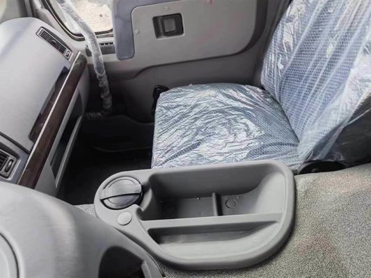 Camión HOWO de segunda mano con tirador en buenas condiciones 6×4 Volante motriz Zf8118 Sistema de dirección