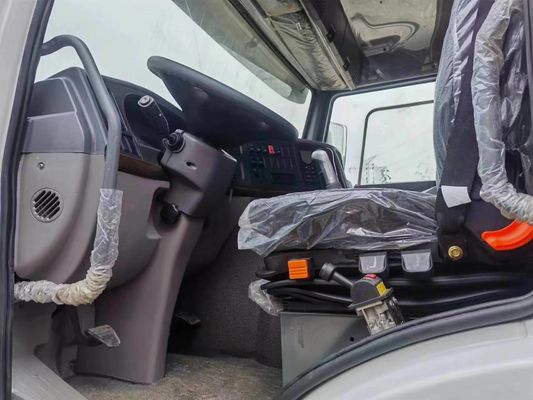 Camión HOWO de segunda mano con tirador en buenas condiciones 6×4 Volante motriz Zf8118 Sistema de dirección