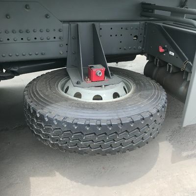 Cisterna de combustible de 300L de 12 ruedas y camión usado HOWO 8X4 con elevación frontal