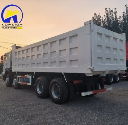Sinotruk HOWO 12 neumáticos 8X4 camión de remate con certificación de neumáticos GCC