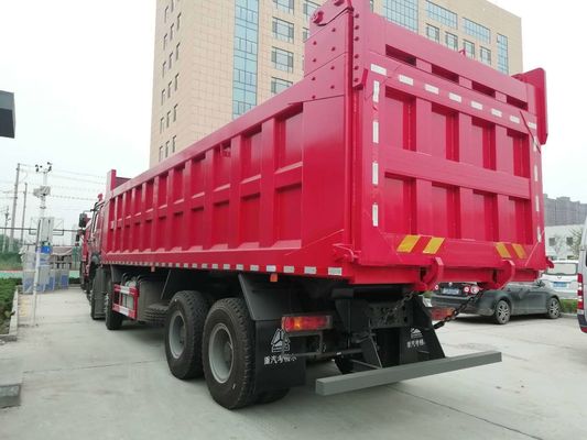 Capacidad de carga del tanque de combustible de 300L 21-30t HOWO 8X4 camión de descarga para condiciones difíciles