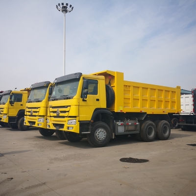 Cisterna de combustible de 300L Sinotruk 6X4 371HP Camión de segunda mano de descarga de basura para ≤5 asientos