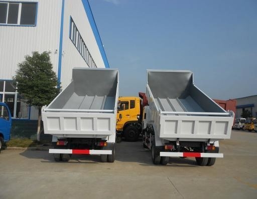 1-10 toneladas de peso de carga Sinotruk HOWO 5t 4X2 camión de basura luz para los requisitos del cliente