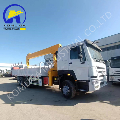 Camión de carga usado 6X4 Sinotruk HOWO con grúa montada en buen estado y asequible