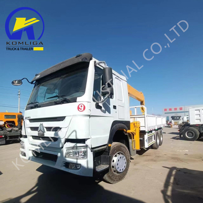 Camión de carga usado 6X4 Sinotruk HOWO con grúa montada en buen estado y asequible
