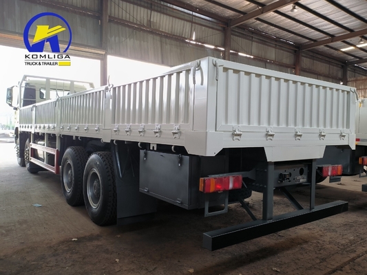 Diseño de neumáticos sin tubos Sinotruk HOWO 8X4 camión de carga pesado con transmisión Wly6t46