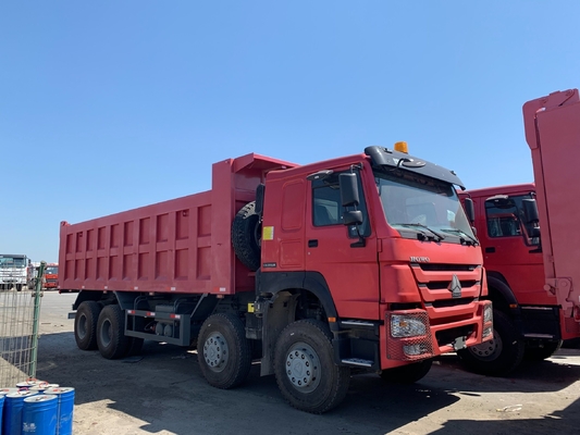 Sinotruk de segunda mano 8X4 12 ruedas HOWO tirador camión de descarga usado con un dormitorio y aire acondicionado