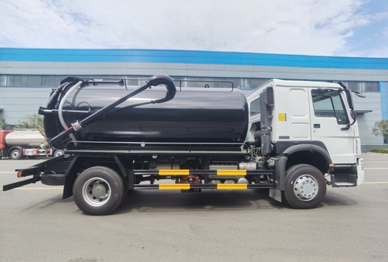 Sinotruk 4X2 camión de bomba séptica HOWO de trabajo pesado con caja de engranajes Hw19710 modelo de motor Wd615