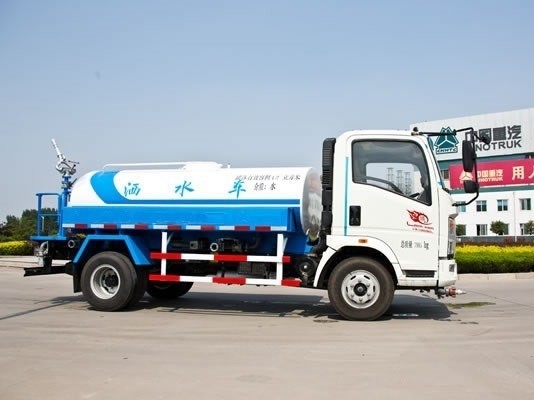 Camión Sinotruck de carga útil de 30T HOWO 4X2 Mini Camión de agua de 2000 galones con motor D12.42