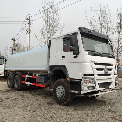 Zf8118 Dirección Sinotruck HOWO 20000 litros Calle Calle Cisterna de agua Camión de rociadores