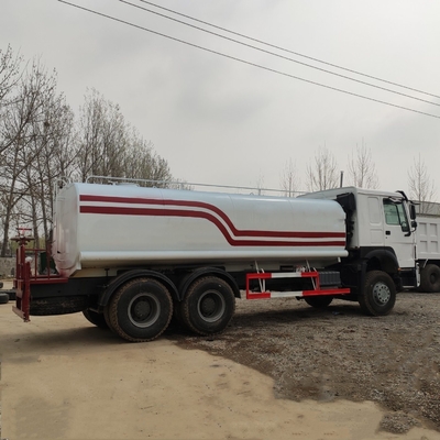 Zf8118 Dirección Sinotruck HOWO 20000 litros Calle Calle Cisterna de agua Camión de rociadores