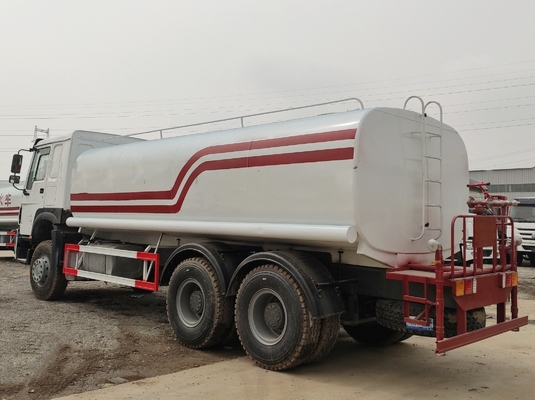 Carga útil de 30T Camión de agua usado Tanque Sinotruck HOWO 6X4 10 Rueda 375HP 20000 litros