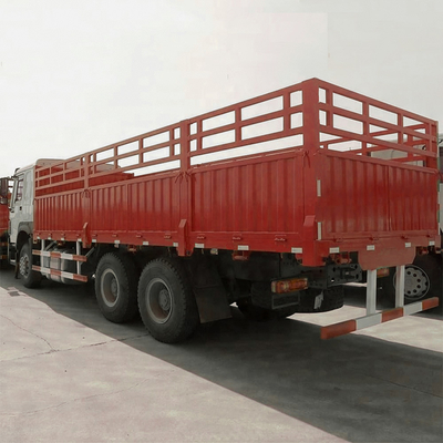 6X4 Sinotruk Vehículo de transporte Caja Camión de carga con apoyo técnico de piezas de repuesto