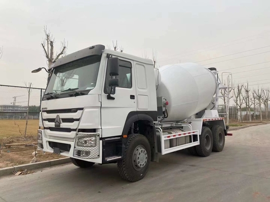 Transmisión manual 6-10 Cbm Sinotruk HOWO camión mezclador con eje de accionamiento de doble reducción