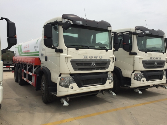 Sinotruk HOWO Cabina de camión de tanque de agua con un dormitorio y dos asientos Capacidad del motor&gt; 8L