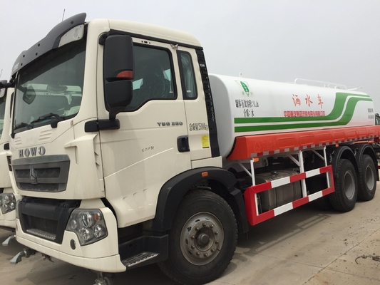 Sinotruk HOWO Cabina de camión de tanque de agua con un dormitorio y dos asientos Capacidad del motor&gt; 8L