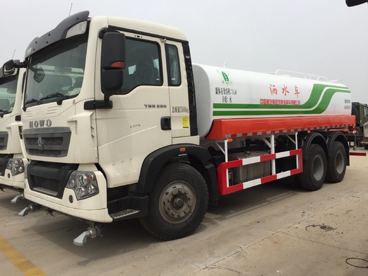 Sinotruk HOWO Cabina de camión de tanque de agua con un dormitorio y dos asientos Capacidad del motor&gt; 8L