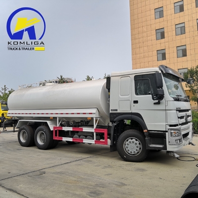 Camión de rociadores de agua Sinotruk HOWO de 25 cbm con motor D12.42 y transmisión Pto