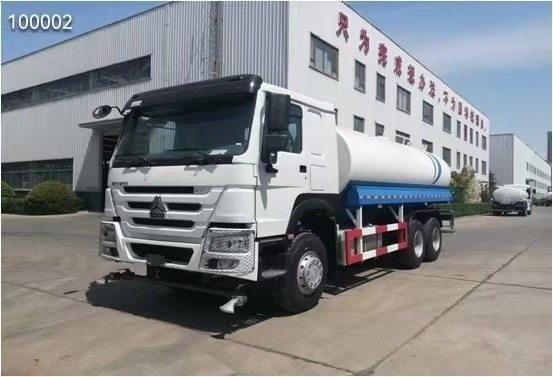 Sinotruk HOWO 6X4 camión de agua con rociador con válvula API con un dormitorio y dos asientos