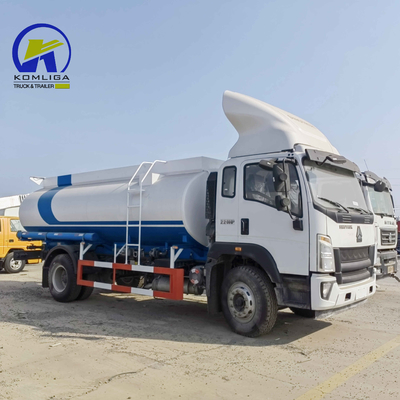 16 toneladas Capacidad de carga Eje trasero Sinotruk HOWO 6X4 Camión del tanque de agua Camión del agua potable