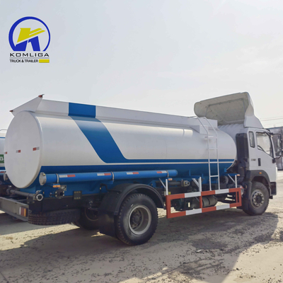 16 toneladas Capacidad de carga Eje trasero Sinotruk HOWO 6X4 Camión del tanque de agua Camión del agua potable