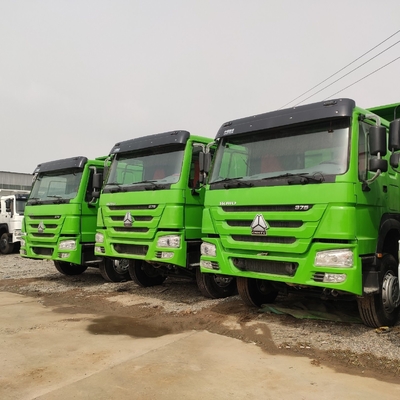 Es el WD615.47.D12.42 Motor Sinotruk HOWO 6X4 Color verde camión de segunda mano usado con tirador