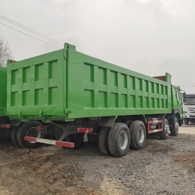 Es el WD615.47.D12.42 Motor Sinotruk HOWO 6X4 Color verde camión de segunda mano usado con tirador