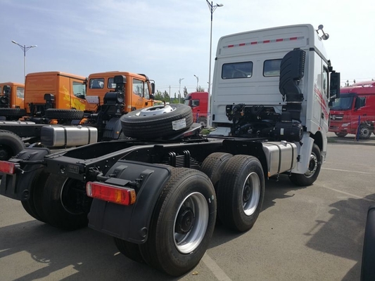 Cabeza de tractor Beiben 6X4 3 ejes con sistema de dirección Zf8098 y caja de cambios rápida 12js200t