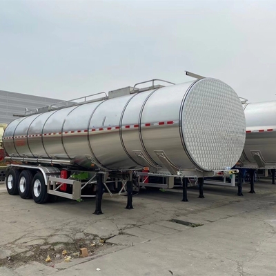 Camión utilitario de 3 ejes con tanque de combustible de aluminio y caja de herramientas de 1 PCS