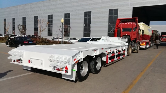 2-5 Ejes Sinotruk Semirremolque de lecho bajo con tren de aterrizaje 30-100t Capacidad 12 neumáticos